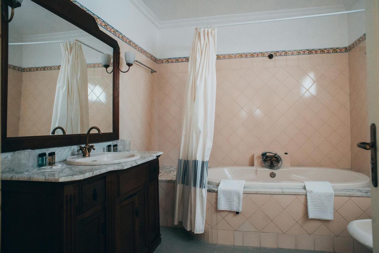 Guesthouse Da Vila Mourão Екстериор снимка