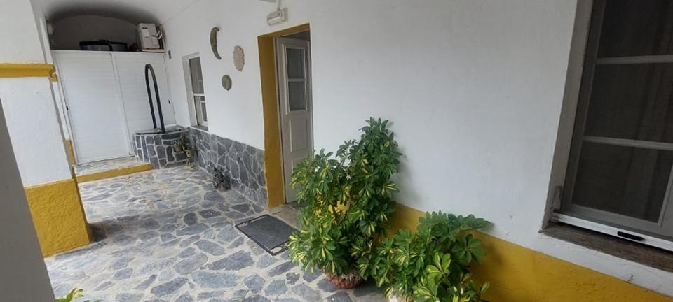 Guesthouse Da Vila Mourão Екстериор снимка